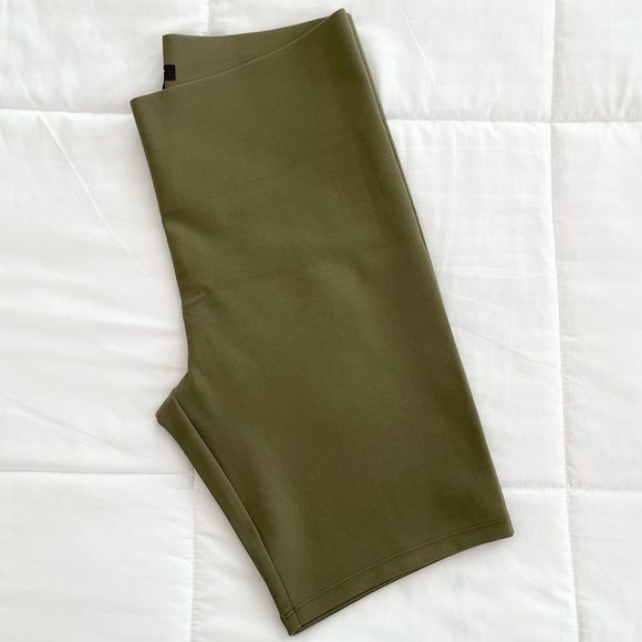 LOFT Sculpt Bike Shorts - Picture 4 of 7